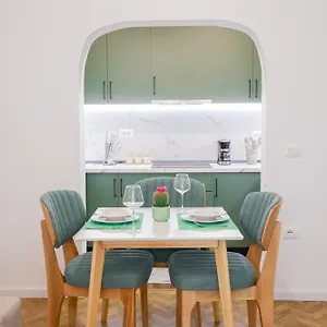 https://lucjanos-studio-apartments.albaniahotels.org